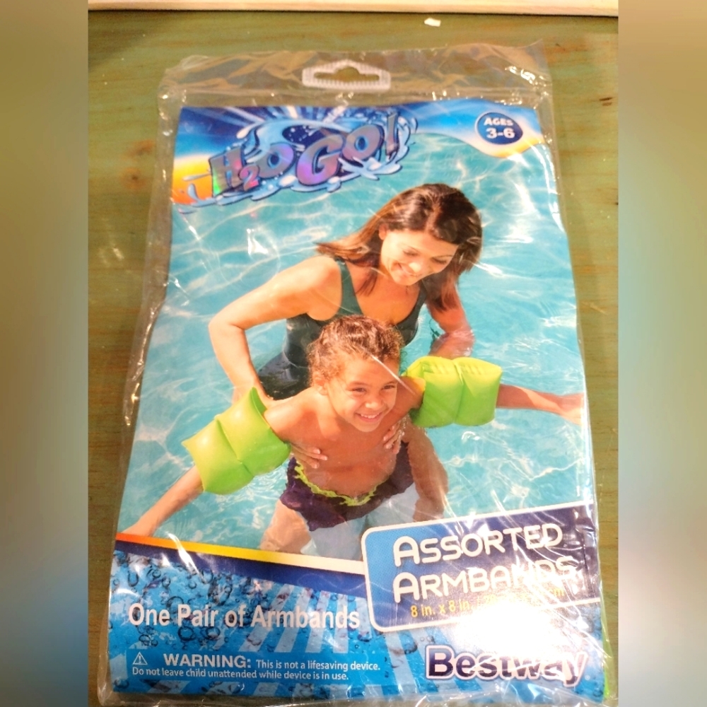 H2O Go kids inflatable armbands (2) for swimming. green. Ages 3 and up